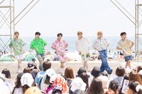 「江ノ島東浜海水浴場公式アンバサダー就任式」の様子。 (c)LAPONE Entertainment