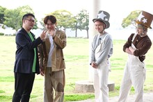 なすなかにしの漫才を観察するシューヤとマサヒロ。