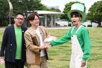 お題に挑戦するタクヤ（右）。