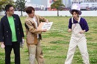 お題に挑戦するリョウガ（右）。