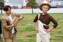 お題に挑戦するマサヒロ（右）。