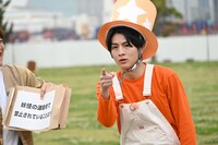 お題に挑戦するハル（右）。