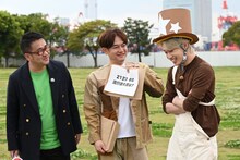 お題に挑戦するマサヒロ（右）。