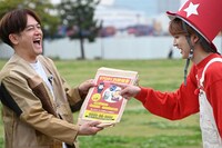 お題に挑戦するユーキ（右）。