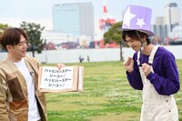 お題に挑戦するリョウガ（右）。