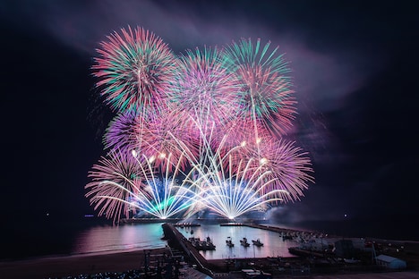 「茅ヶ崎サザン芸術花火2022」の様子。