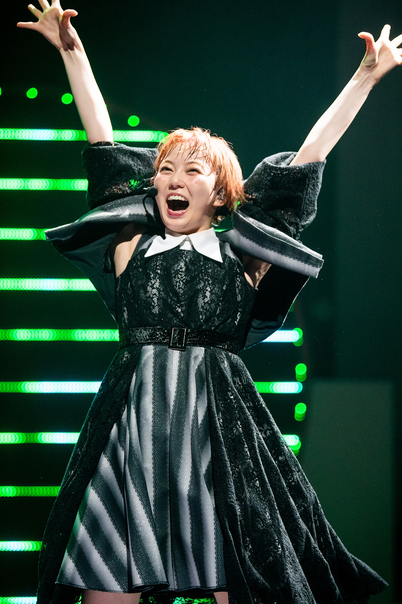 安本彩花