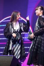 仲村悠菜（左）と小久保柚乃（右）。