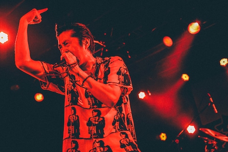 増子直純（Vo）（撮影：西槇太一）