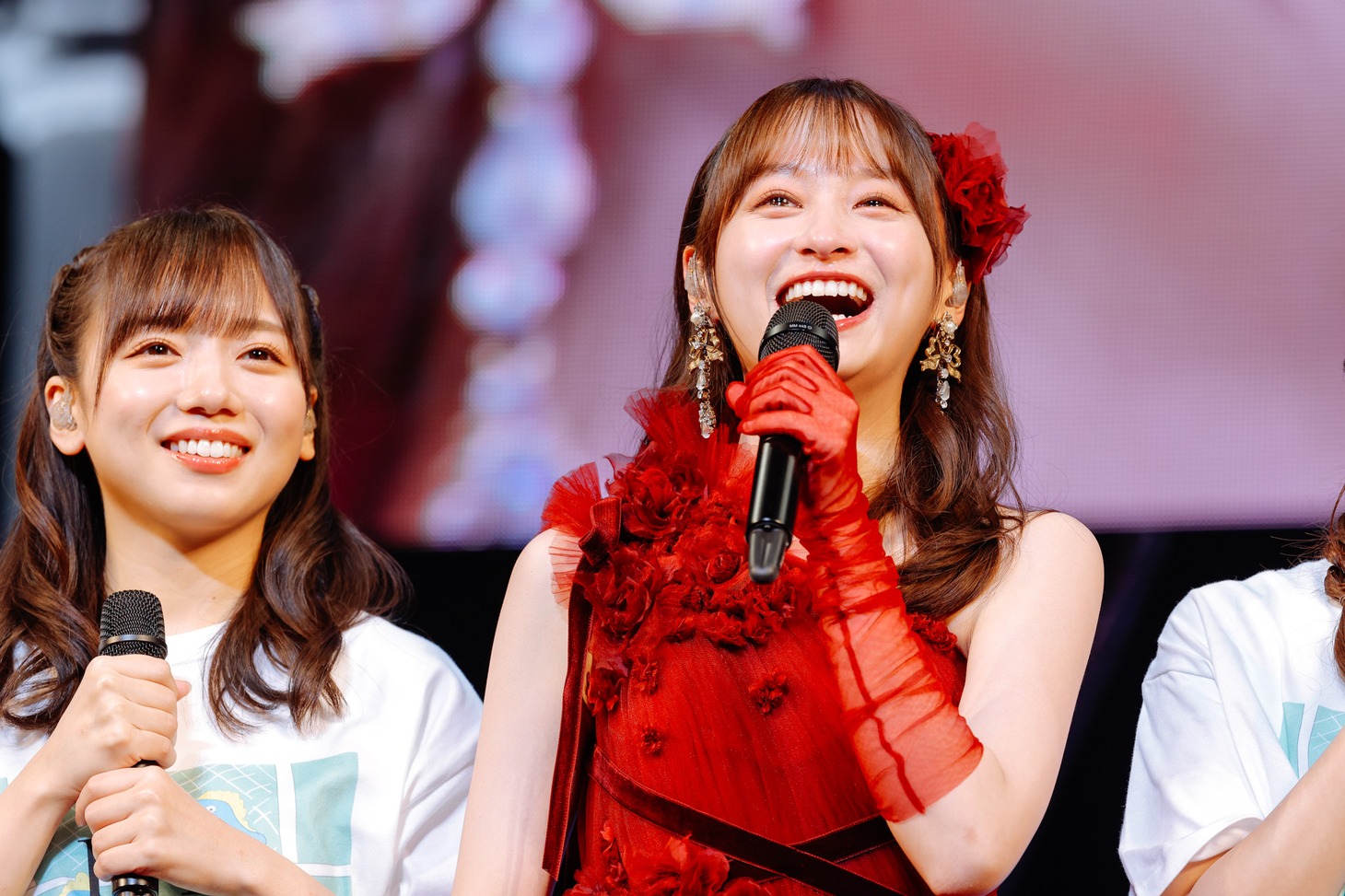 左から影山優佳。（撮影：上山陽介）
