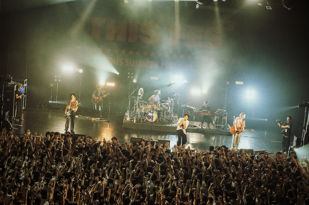 「THIS SUMMER FESTIVAL TOUR '23」の様子。