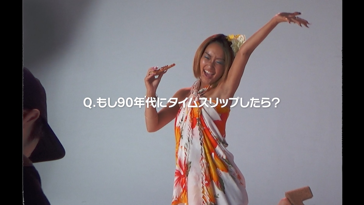 ピザハット「どの90年代が好き？」編のメイキングカット。