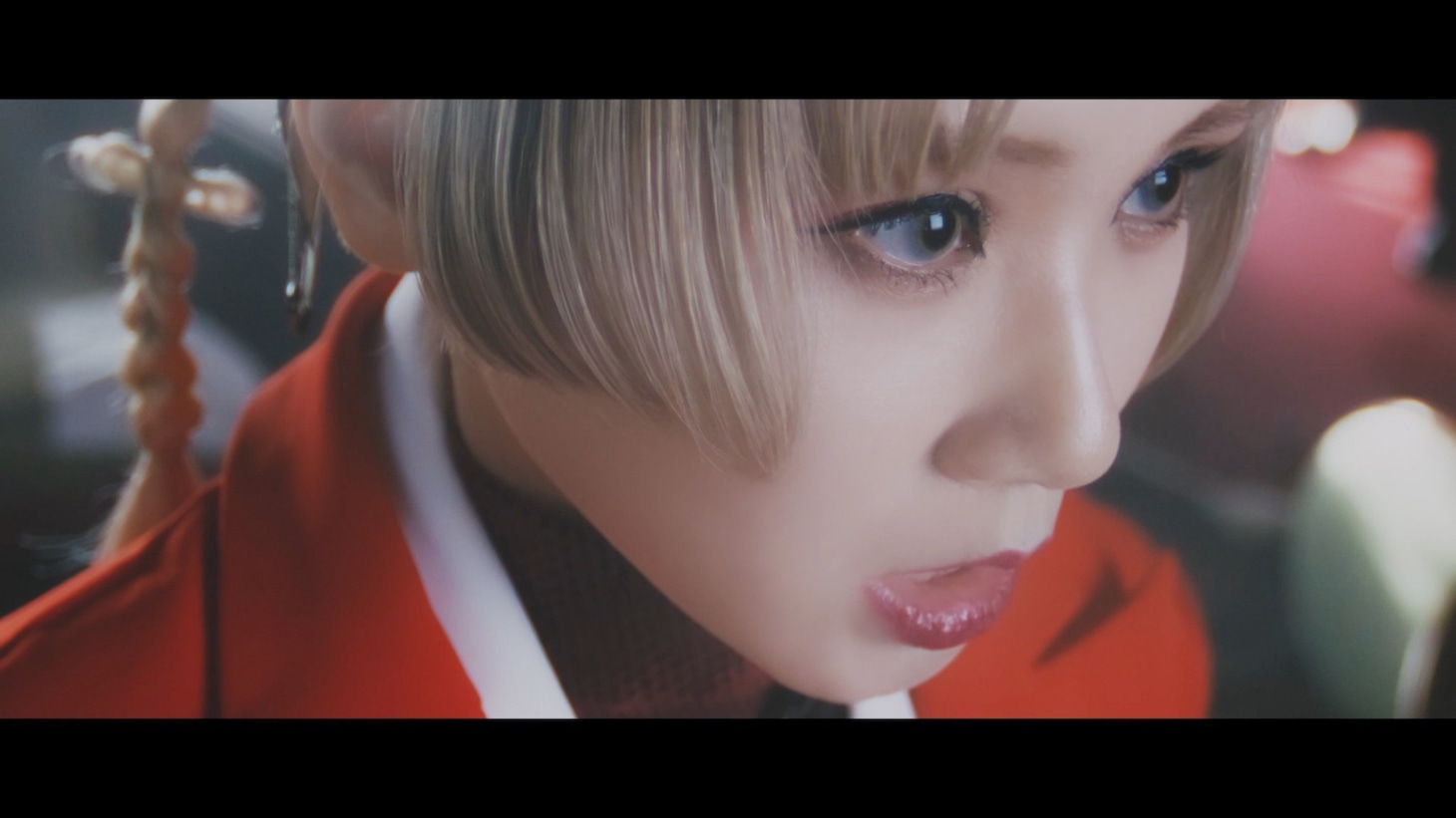 Reol「切っ先」ミュージックビデオより。