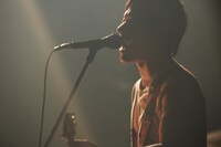 石塚淳（Vo, G）（撮影：今井駿介）