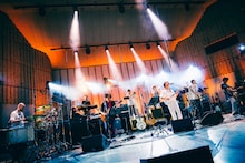 後藤正文（ASIAN KUNG-FU GENERATION）とROTH BART BARON。（Photo by Daiki Miura）