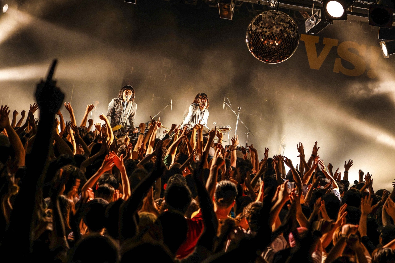 「ザ50回転ズ Presents "Versus!Versus!Versus! 2023"」の様子。（撮影：森好弘）