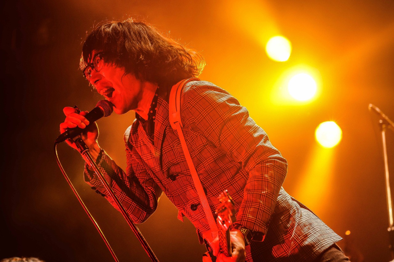 ダニー（G, Vo / ザ50回転ズ）（撮影：森好弘）