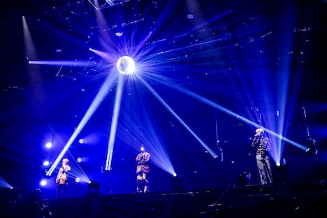 田中洸希、ジャン海渡、古川毅のパフォーマンスの様子。（撮影：笹森健一）