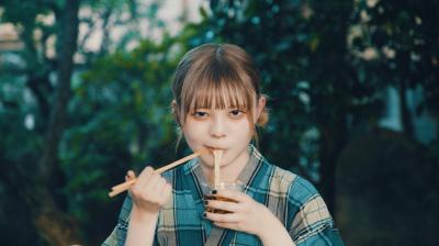 関東甲信・東北地方が梅雨明け、ASPが浴衣で流しそうめん食べて暑中見舞い