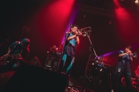 左から増田薫（Sax）、宮本直明（Key）、山入端祥太（Trombone）、沼澤成毅（Key）、ファンファン（Tp）。（撮影：廣田達也）