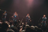 左から増田薫（Sax）、山入端祥太（Trombone）、ファンファン（Tp）、高橋一（Tp, Vo）。（撮影：廣田達也）