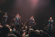 左から増田薫(Sax)、山入端祥太(Trombone)、ファンファン(Tp)、高橋一(Tp, Vo)。(撮影:廣田達也)