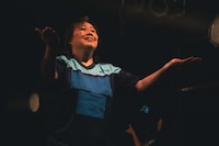 水野里香（手話通訳）（撮影：廣田達也）