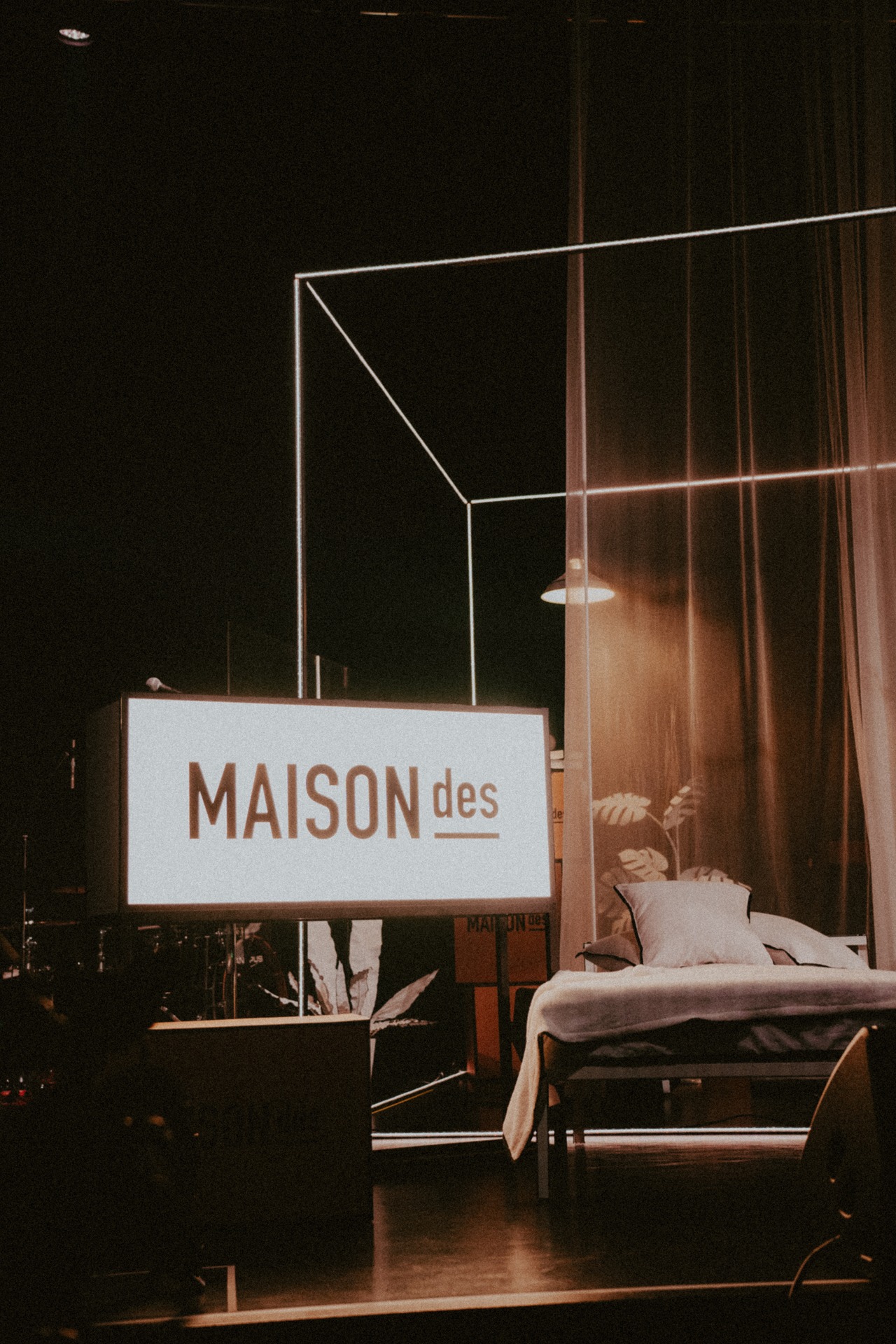 「MAISONdes LIVE #1」ステージセットの様子。（Photo by Kato Shumpei）