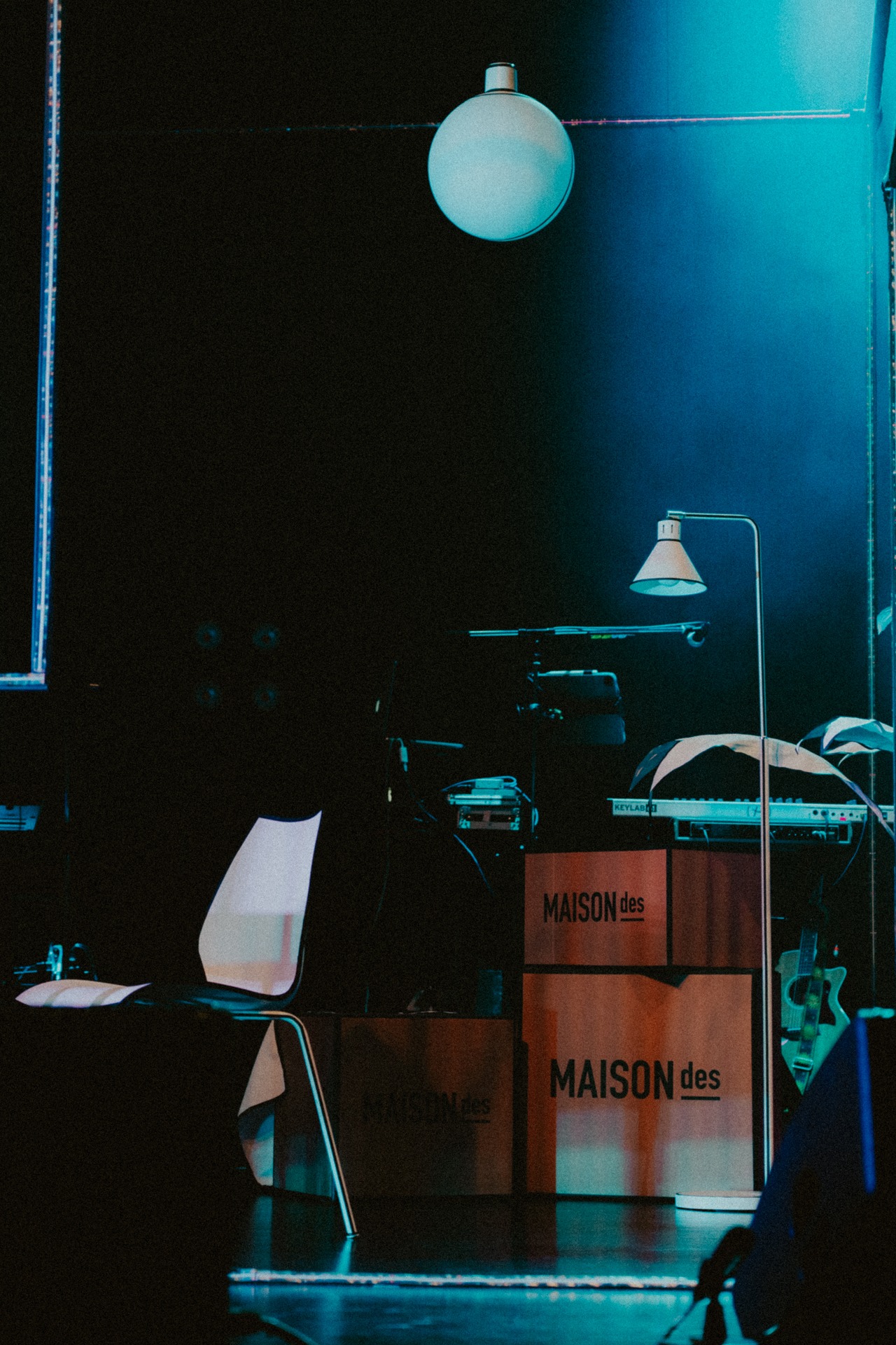 「MAISONdes LIVE #1」ステージセットの様子。（Photo by Kato Shumpei）