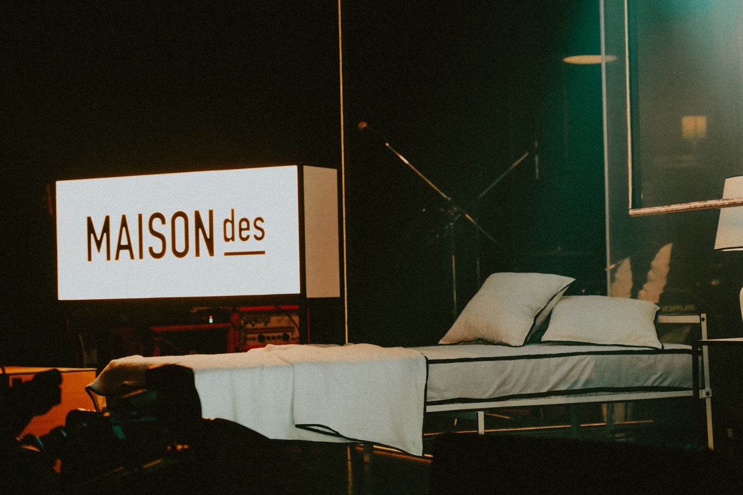 「MAISONdes LIVE #1」ステージセットの様子。（Photo by Kato Shumpei）