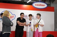 「JO1 MART」 オープニングセレモニーの様子。 (c)LAPONE Entertainment