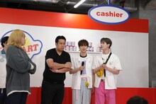 「JO1 MART」 オープニングセレモニーの様子。 (c)LAPONE Entertainment