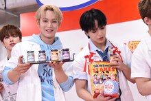 4種のジャムをアピールする與那城奨。