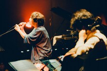 「石崎ひゅーい 2023『キミがいるLIVE』-Piano Quintet-」の様子。（photo by renzo masuda）