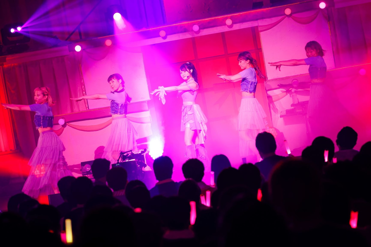 「小倉 唯 Memorial LIVE 2023～10th Anniversary Assemble!!～」の様子。