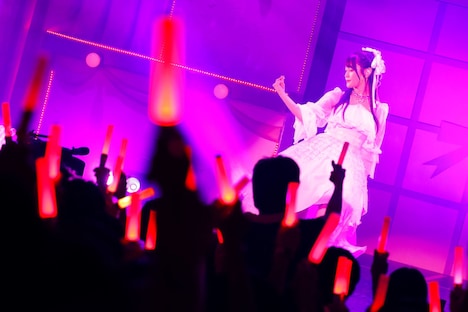 「小倉 唯 Memorial LIVE 2023～10th Anniversary Assemble!!～」の様子。