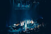 「石崎ひゅーい 2023『キミがいるLIVE』-Piano Quintet-」の様子。（photo by renzo masuda）