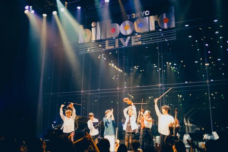 「石崎ひゅーい 2023『キミがいるLIVE』-Piano Quintet-」の様子。（photo by renzo masuda）