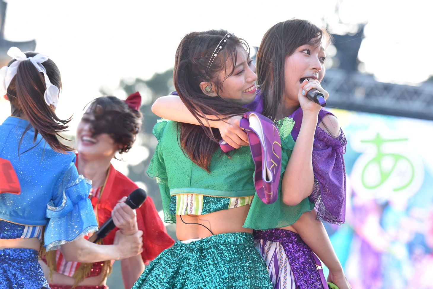 左から坂本遥奈、大黒柚姫。
