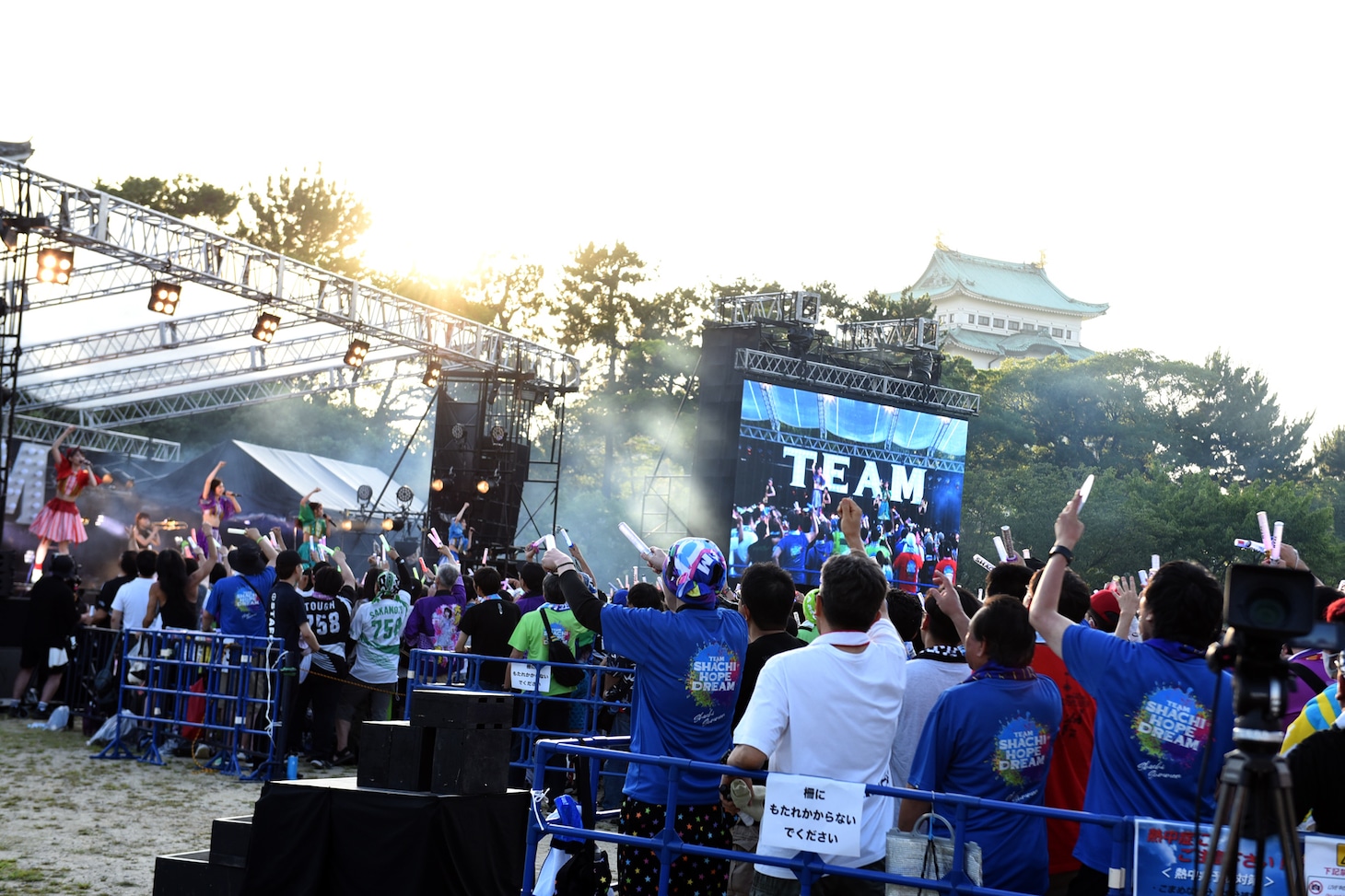 TEAM SHACHI「SHACHI SUMMER2023 名古屋城～叫べ！夢と希望の銃弾を放つ夜～」の様子。