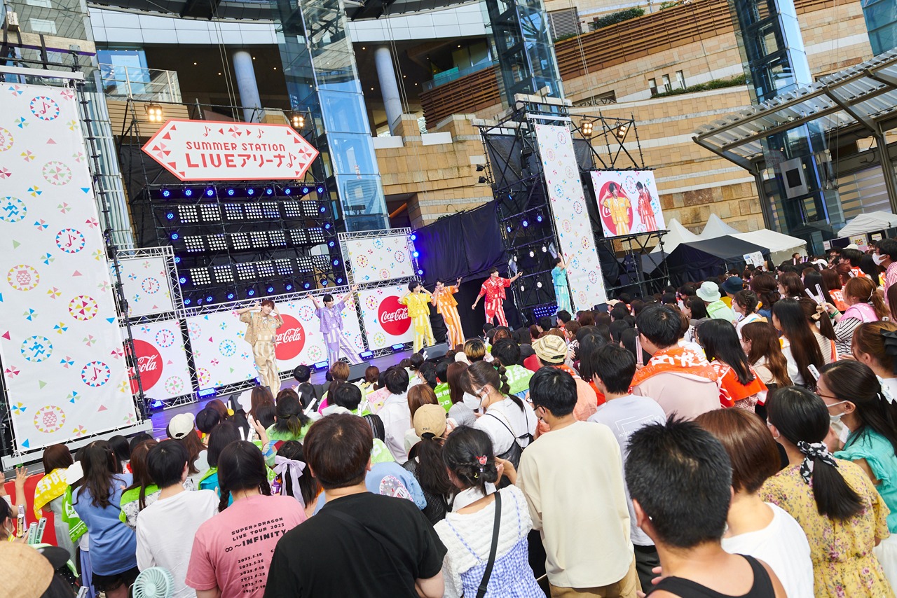「SUMMER STATION 音楽LIVE」の様子。（撮影：上溝恭香）