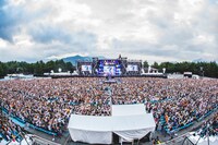 「都会のラクダSP ～ 真夏のフジQ、ラクダにっぽんいち ～」の様子。（撮影：青木カズロー）