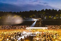 「都会のラクダSP ～ 真夏のフジQ、ラクダにっぽんいち ～」の様子。（撮影：青木カズロー）