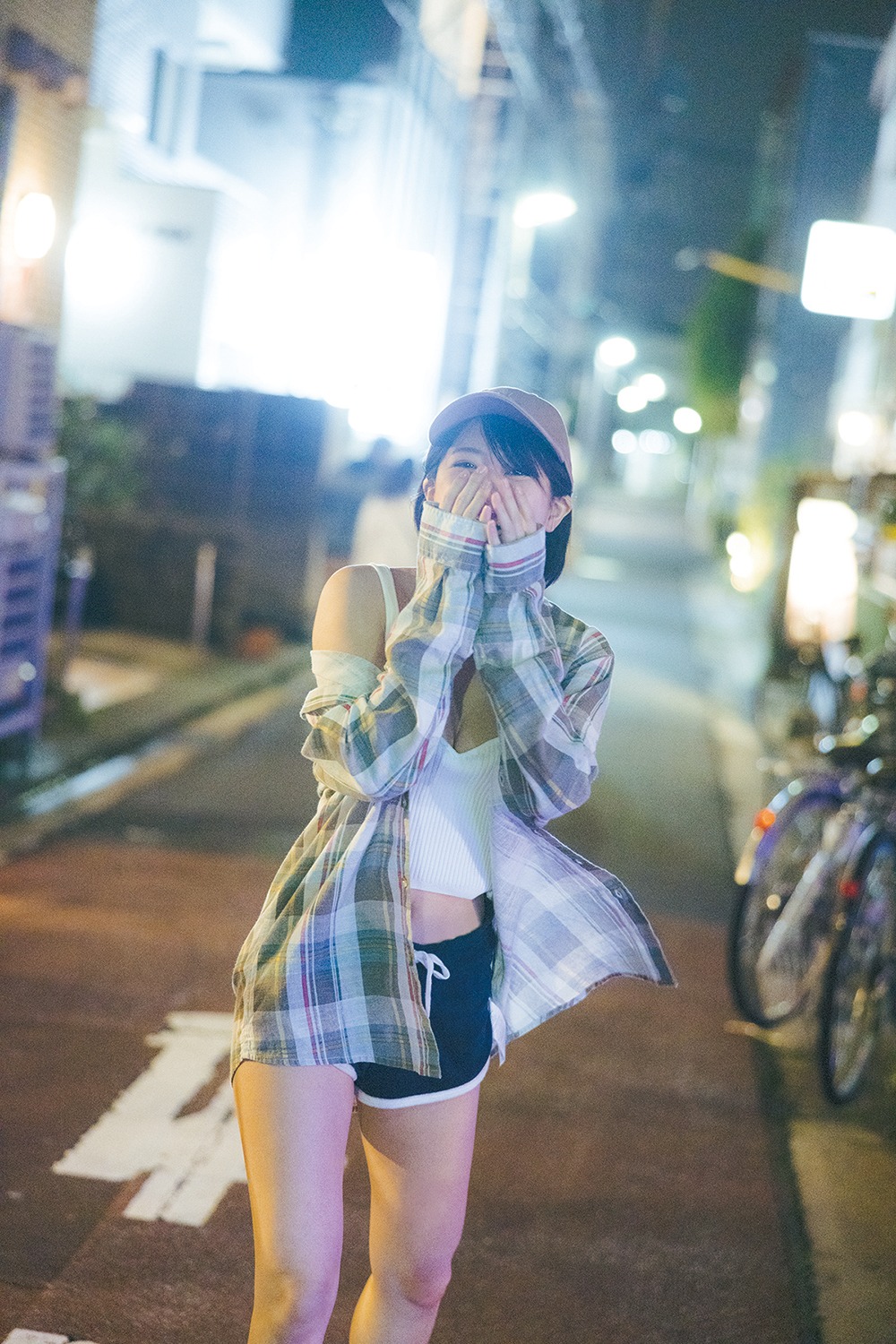 大西桃香（AKB48）2nd写真集「大西桃香写真集 桃の眺め方」より。