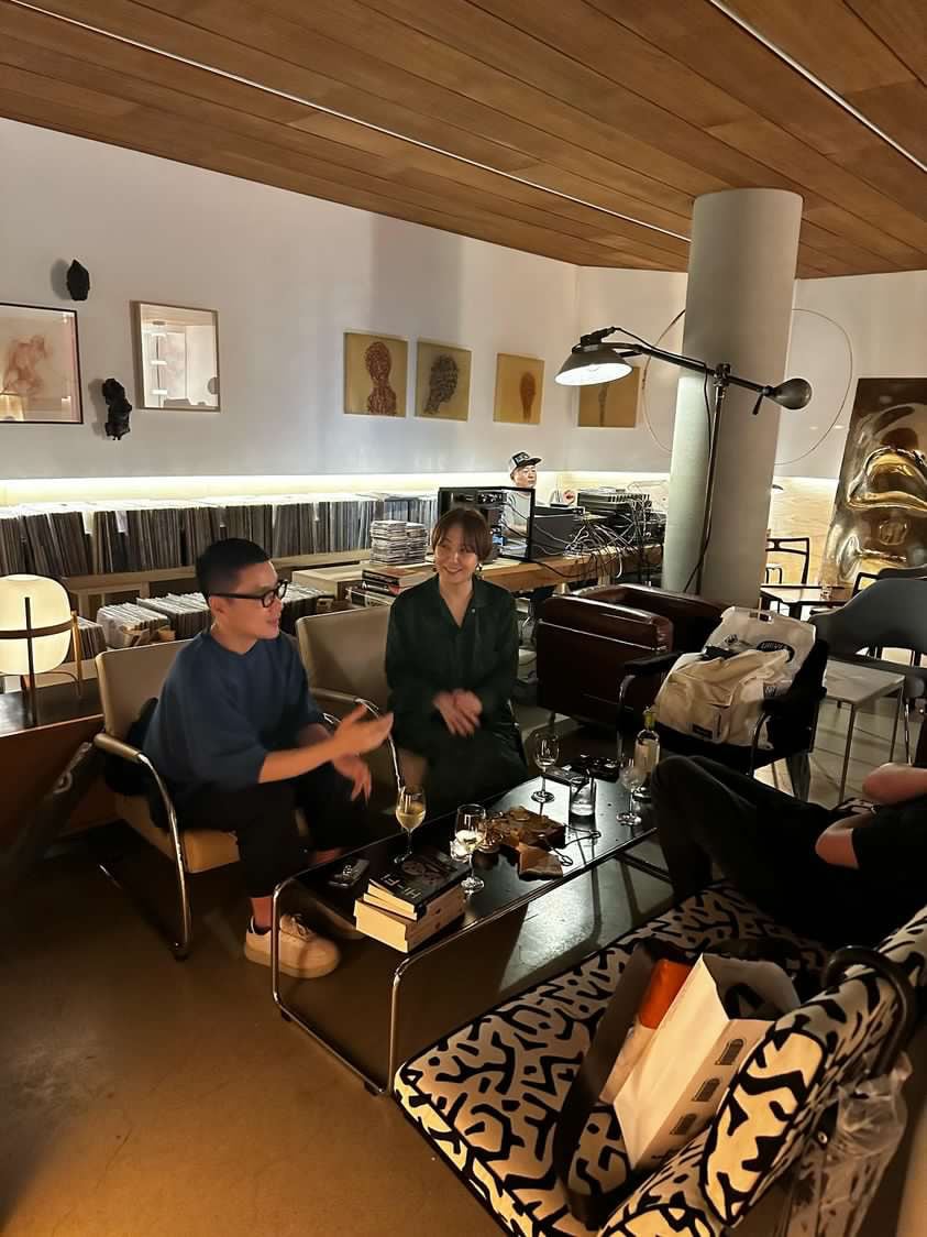 チョン・ジェユン氏(写真左)。