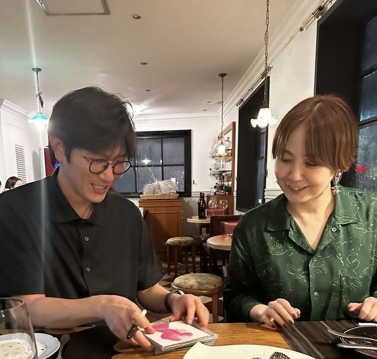 キム・ソンレ氏(写真左)。