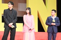 左から竜星涼、恒松祐里、矢本悠馬。