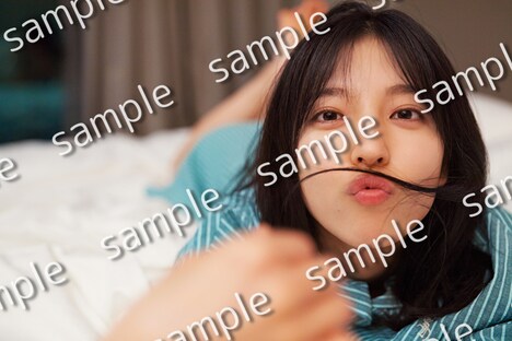 乃木坂46早川聖来卒業記念写真集「また、いつか」楽天ブックス（通常カバー版のみ）ポストカードサンプル（撮影：熊木優）