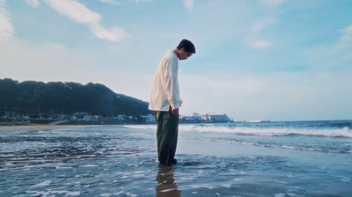 山下達郎「Sync Of Summer」ミュージックビデオより。