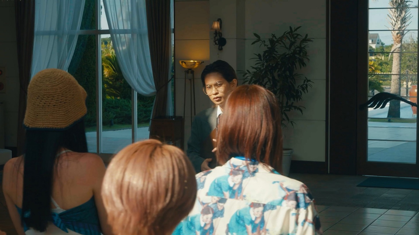 Lucky Kilimanjaro「後光」MVより。
